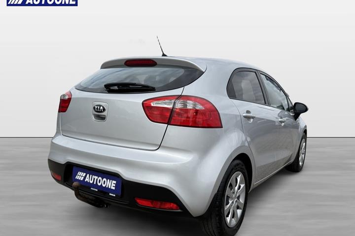 Sølv Kia Rio fra 2014
