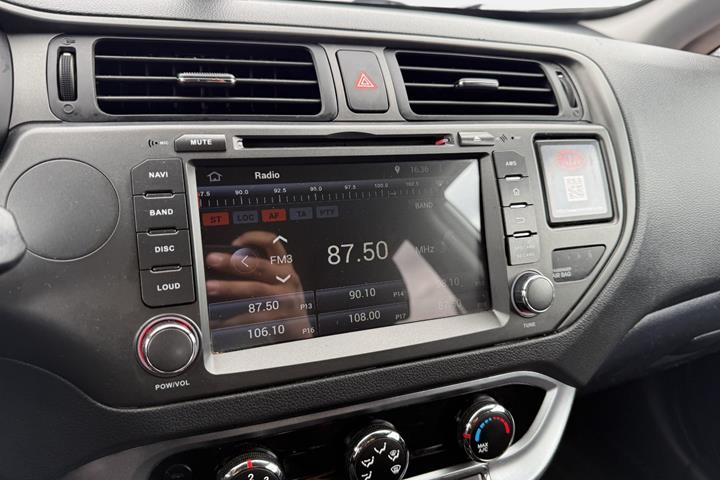 Sølv Kia Rio fra 2014