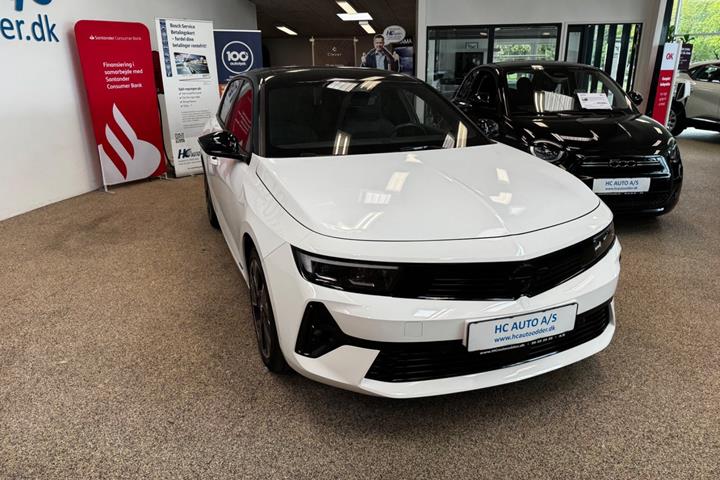 Hvid Opel Astra-e fra 2024