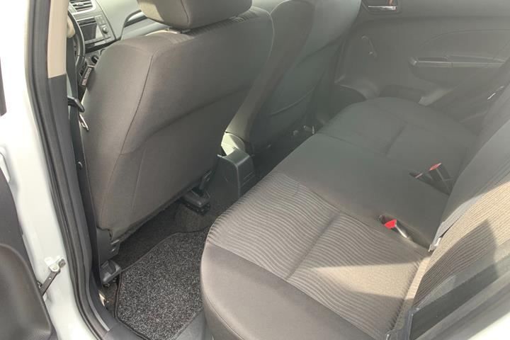 Hvid Suzuki Swift fra 2013