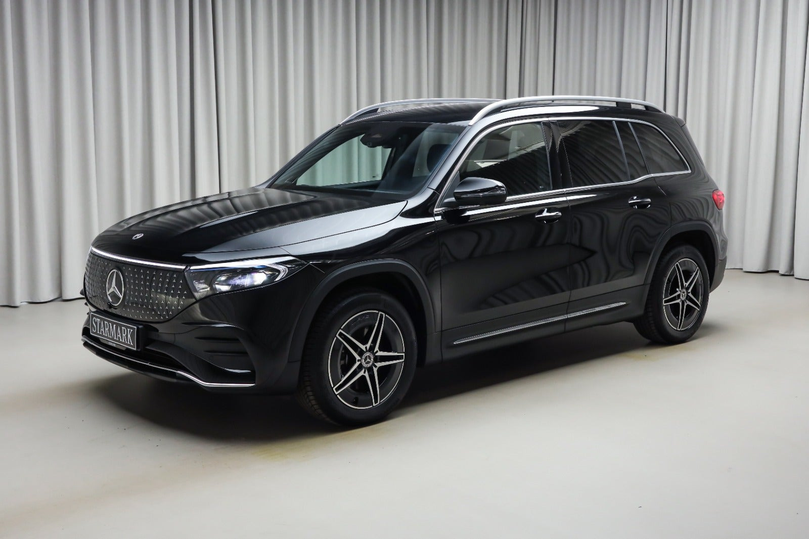 Sort Mercedes EQB250+ fra 2026