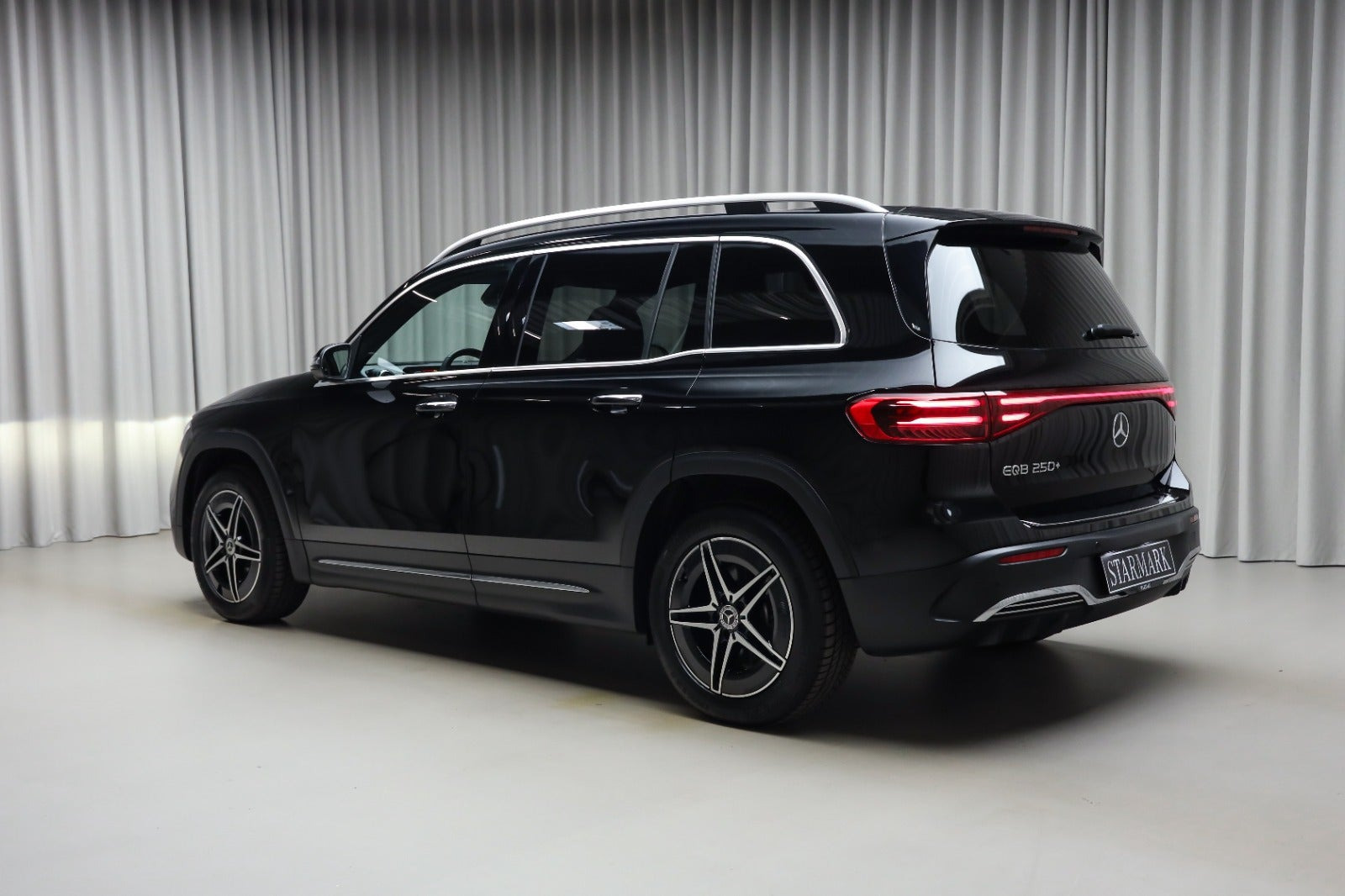 Sort Mercedes EQB250+ fra 2026
