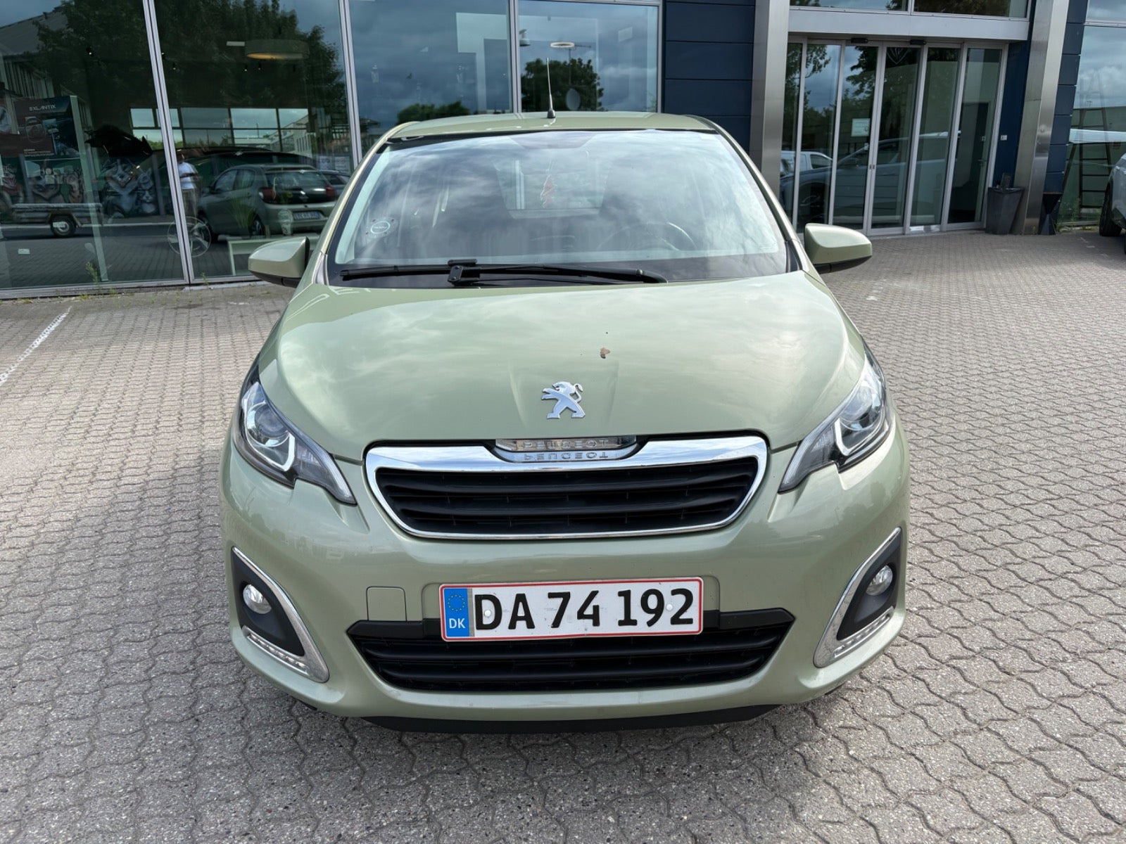 Rød Peugeot 108 fra 2021