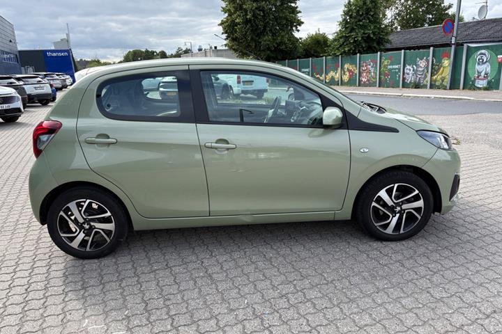 Rød Peugeot 108 fra 2021
