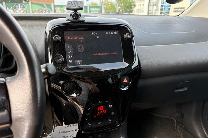 Rød Peugeot 108 fra 2021