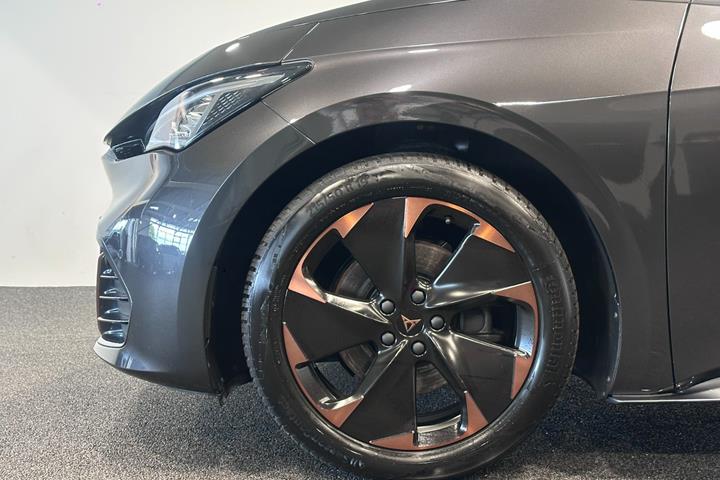 Grå Cupra Born fra 2024