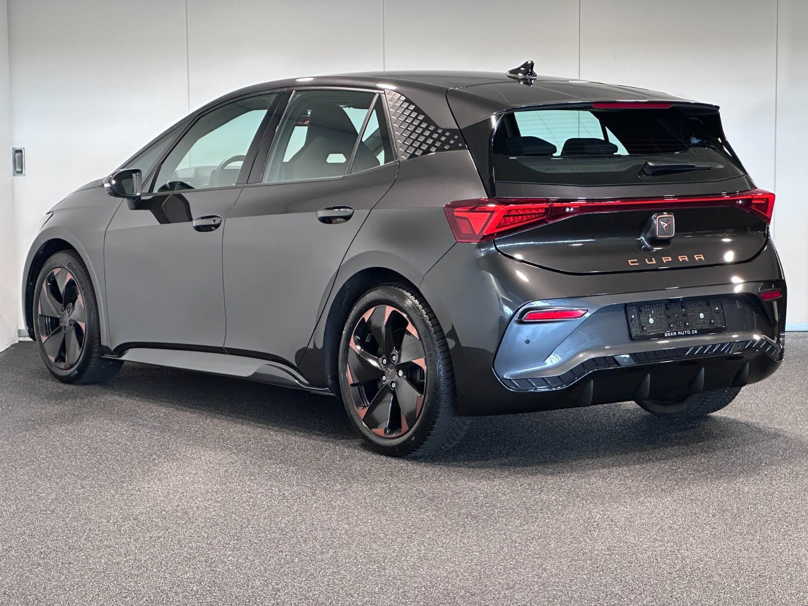 Grå Cupra Born fra 2024