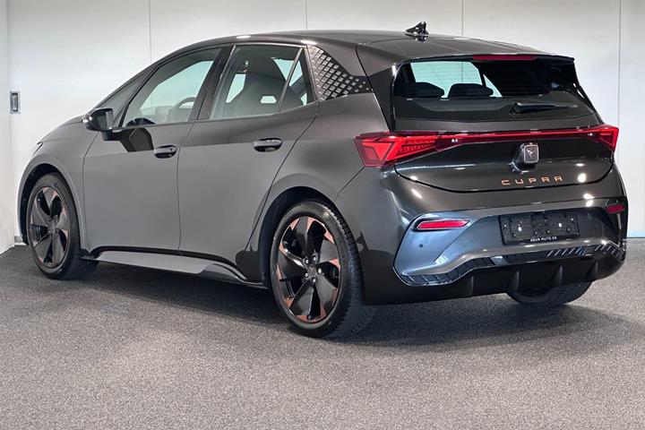 Grå Cupra Born fra 2024