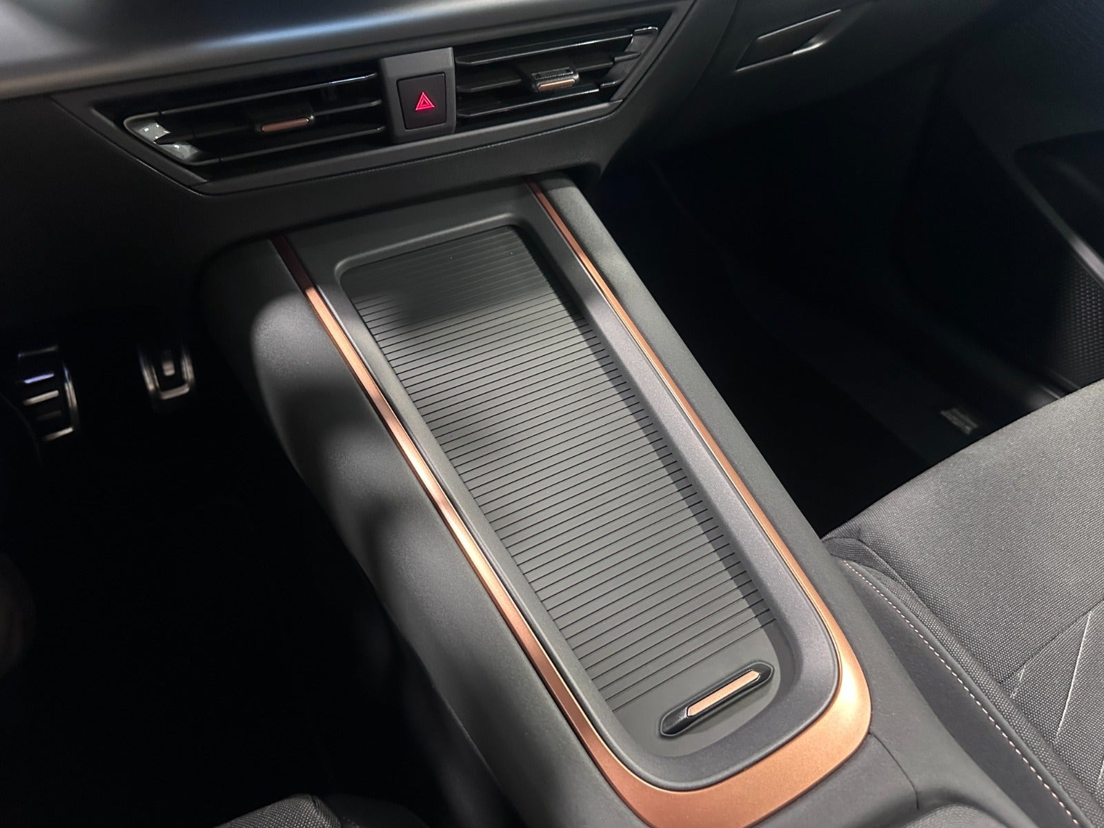 Grå Cupra Born fra 2024