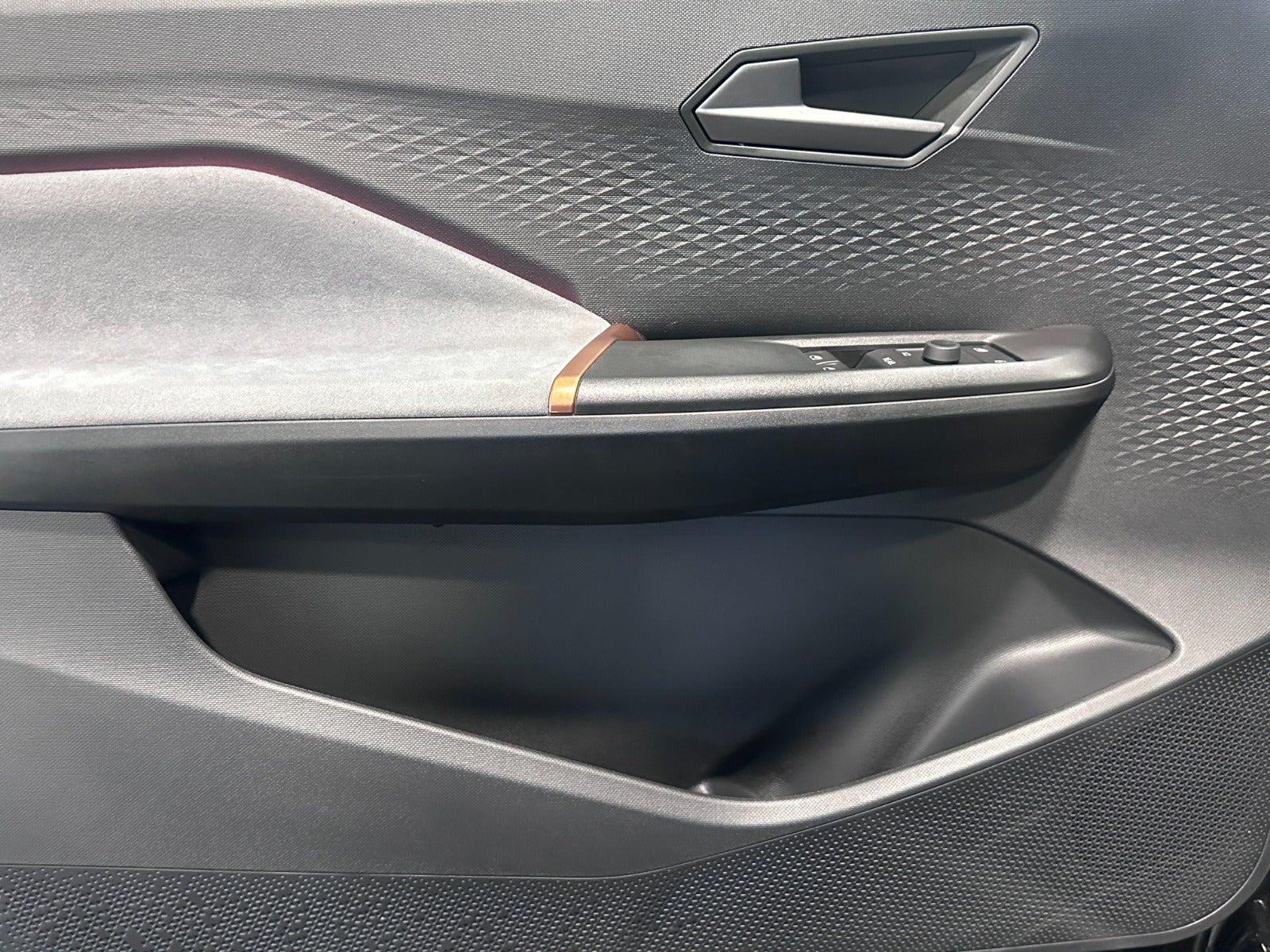 Grå Cupra Born fra 2024