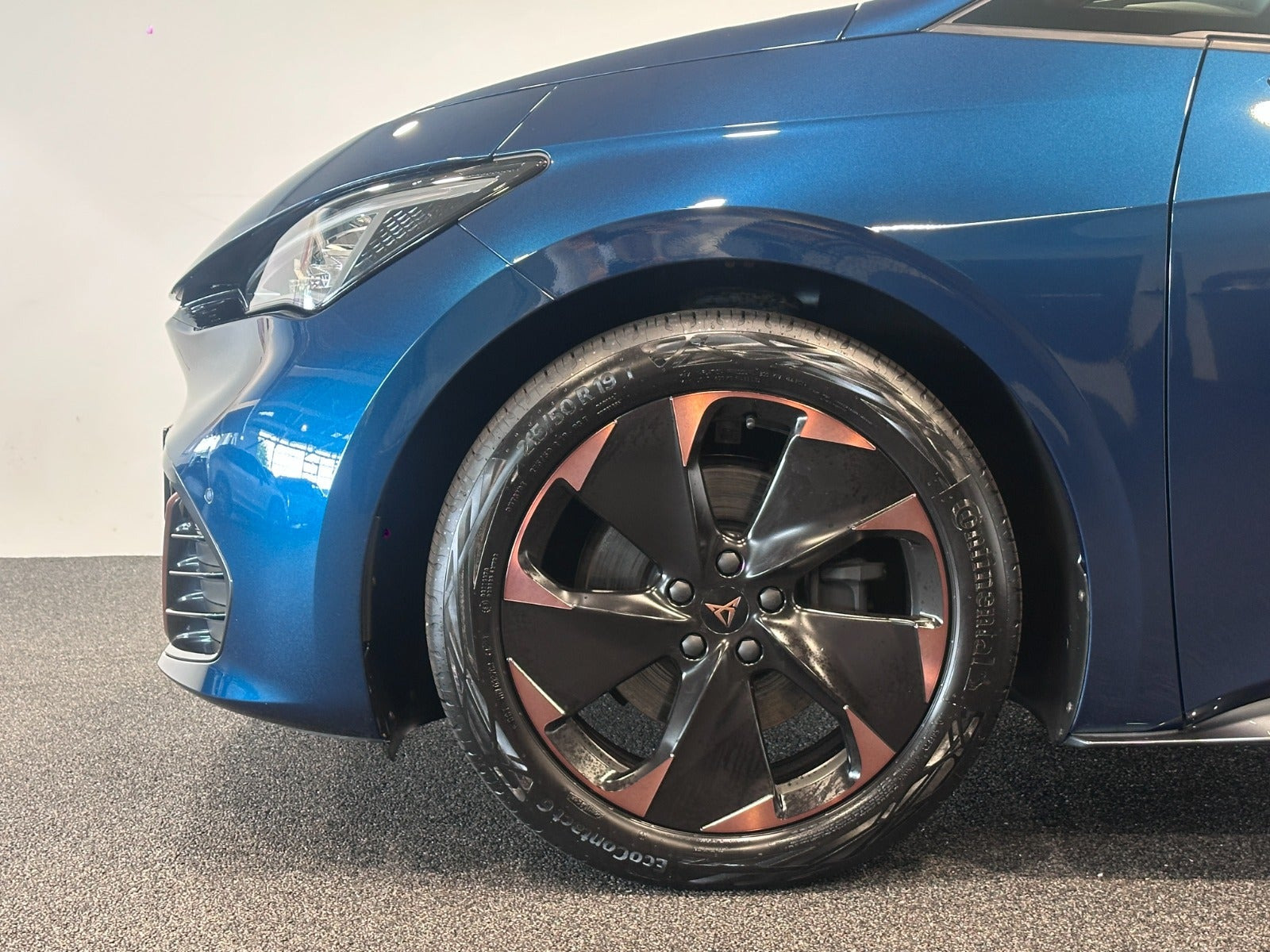 Blå Cupra Born fra 2024