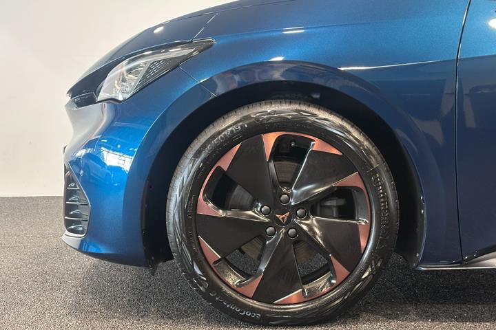 Blå Cupra Born fra 2024