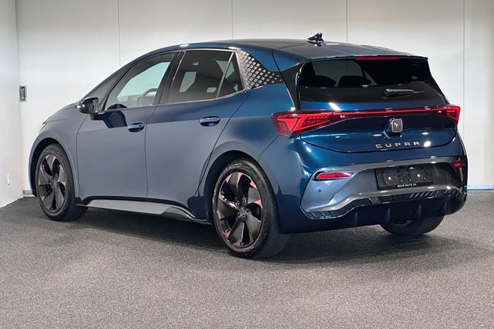 Blå Cupra Born fra 2024