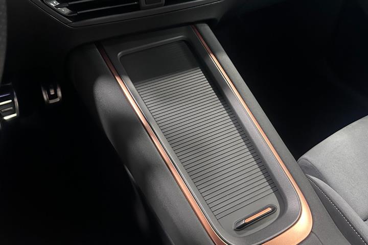 Blå Cupra Born fra 2024