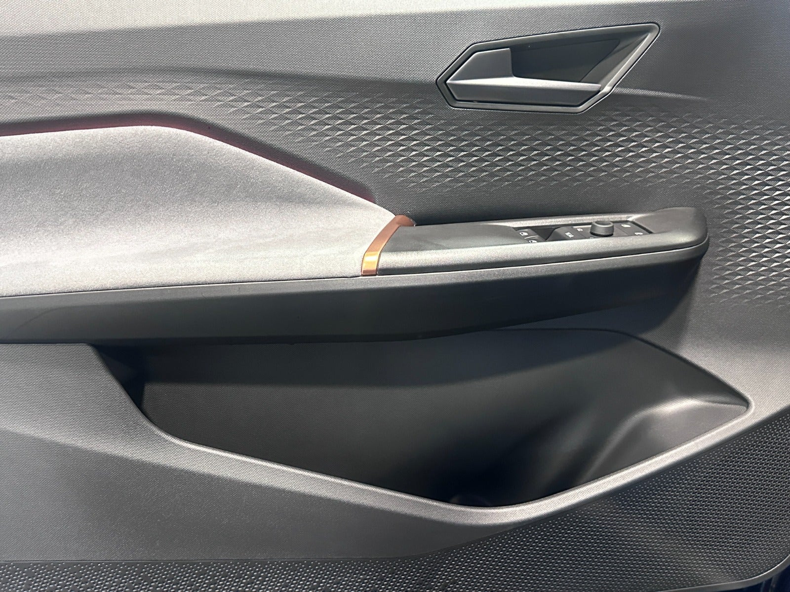 Blå Cupra Born fra 2024