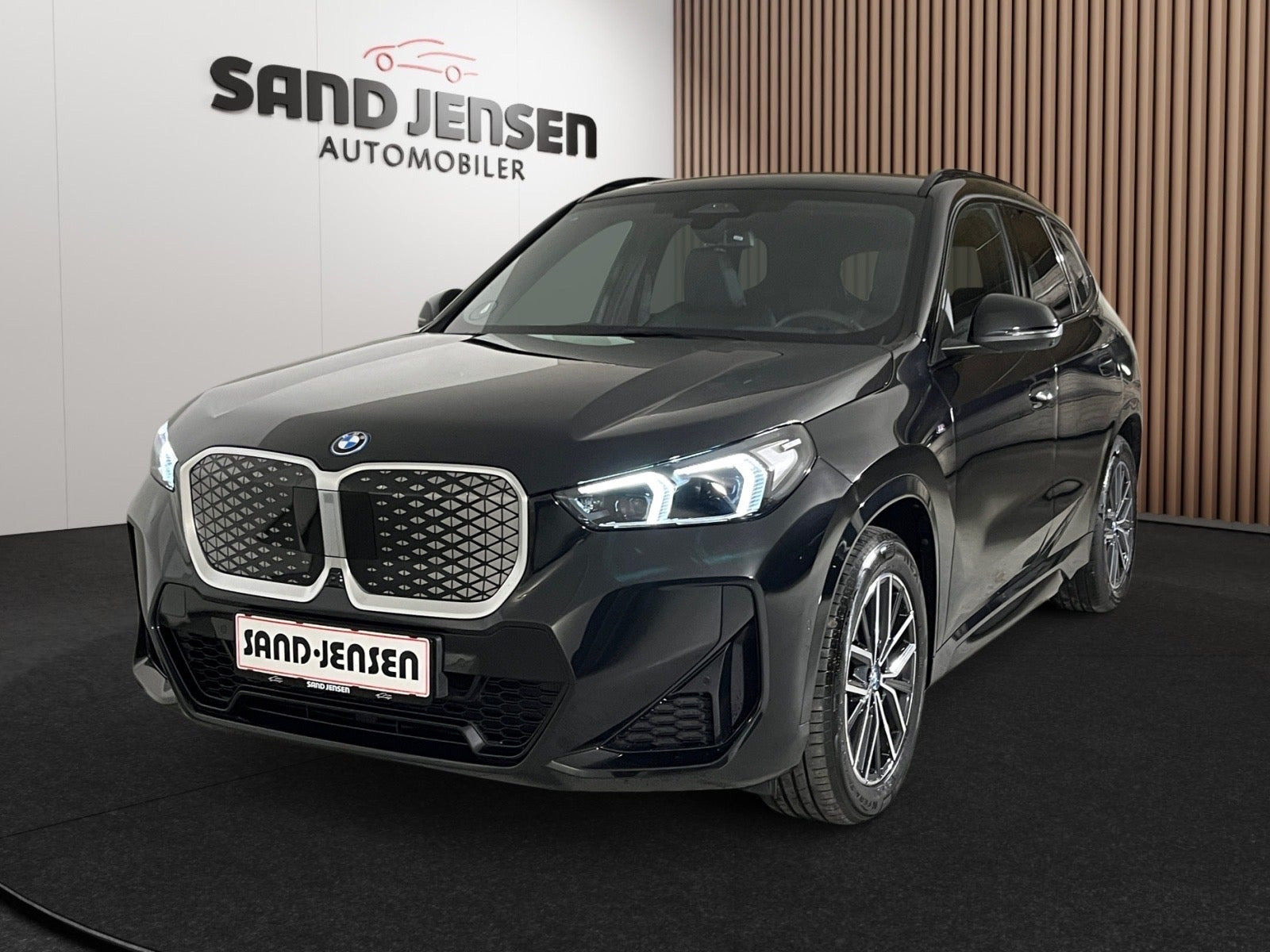 BMW iX1 eDrive20 Fully Charged M-Sport Van