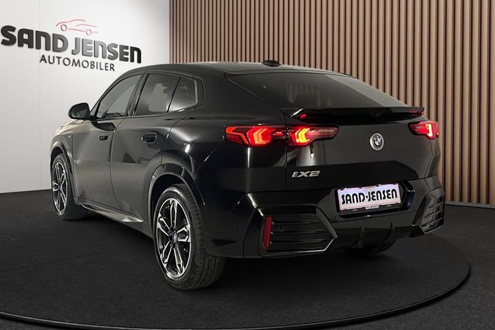 Sort BMW iX2 fra 2025