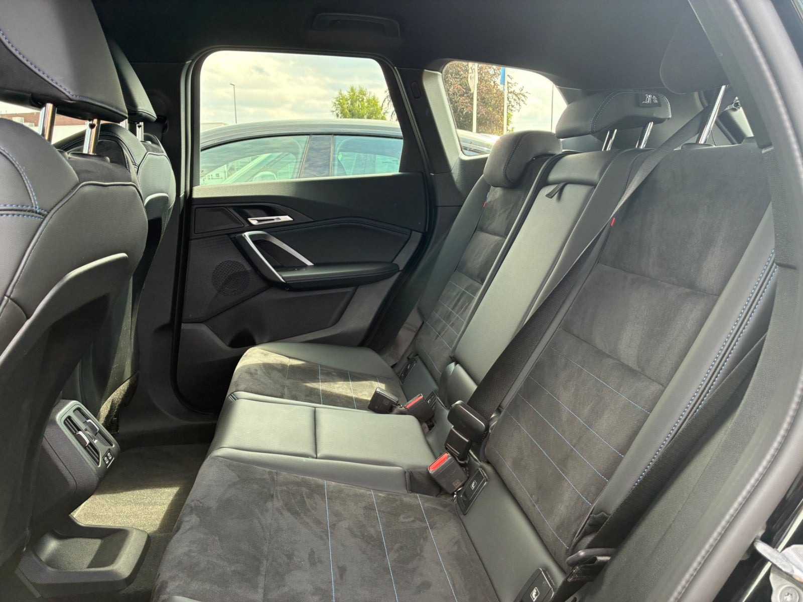Sort BMW iX1 fra 2025