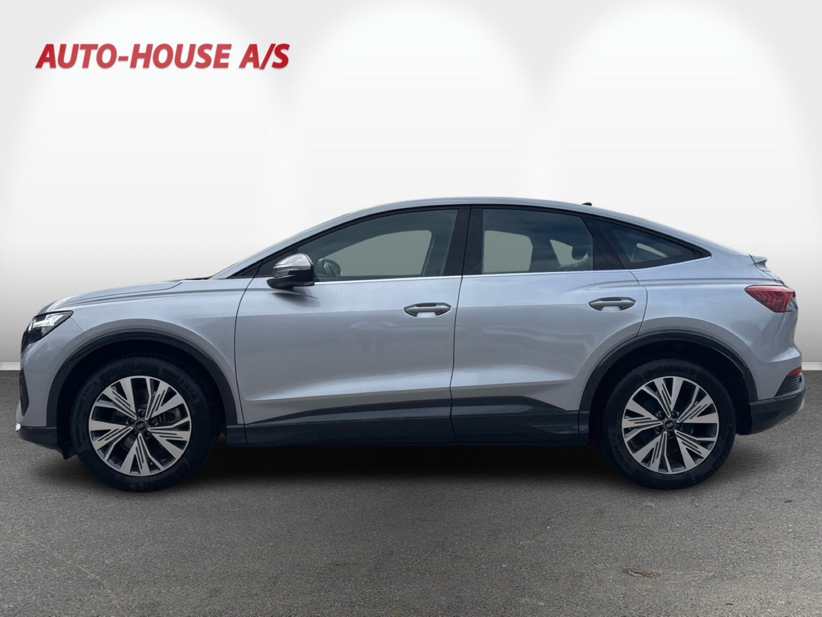 Sølv Audi Q4 e-tron fra 2024