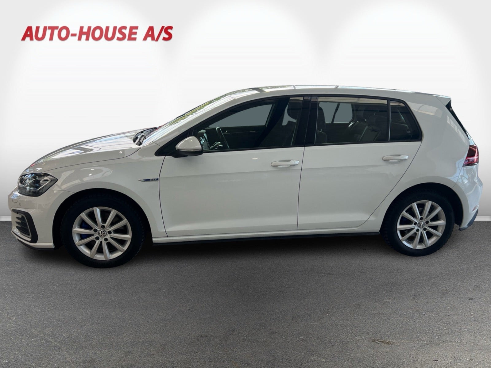 Hvid VW Golf VII fra 2020