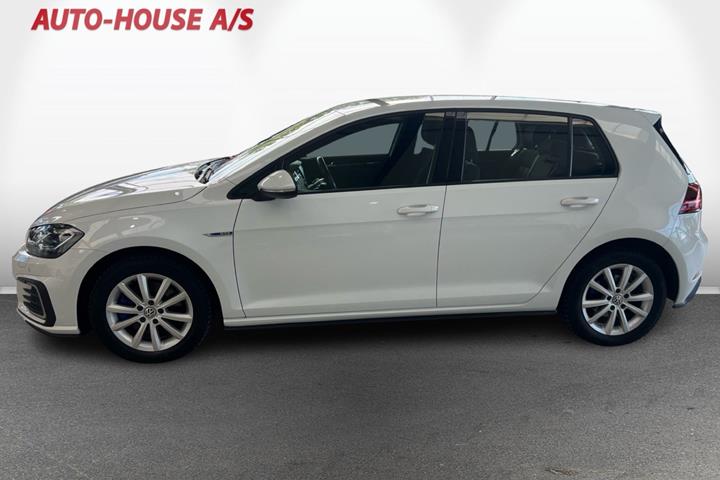 Hvid VW Golf VII fra 2020