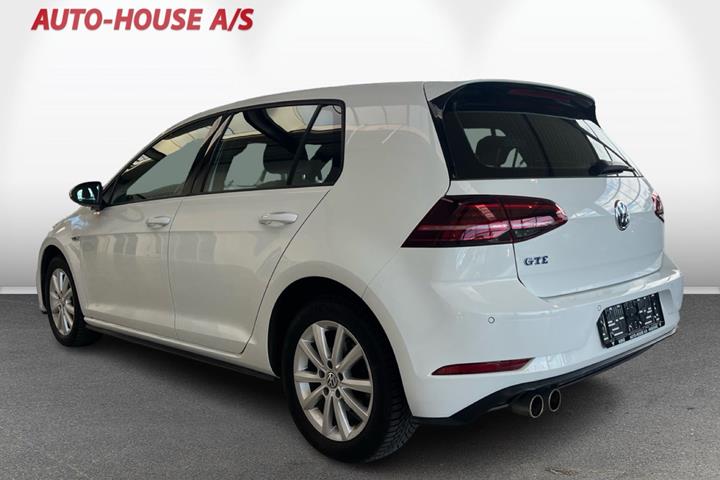 Hvid VW Golf VII fra 2020