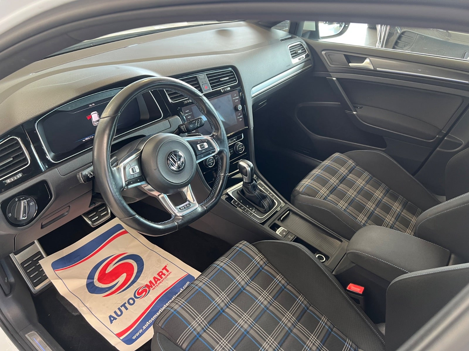 Hvid VW Golf VII fra 2020