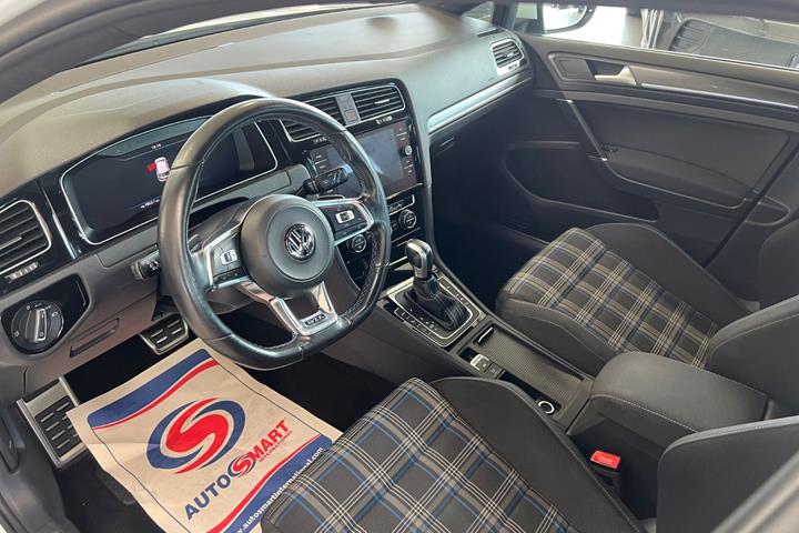 Hvid VW Golf VII fra 2020