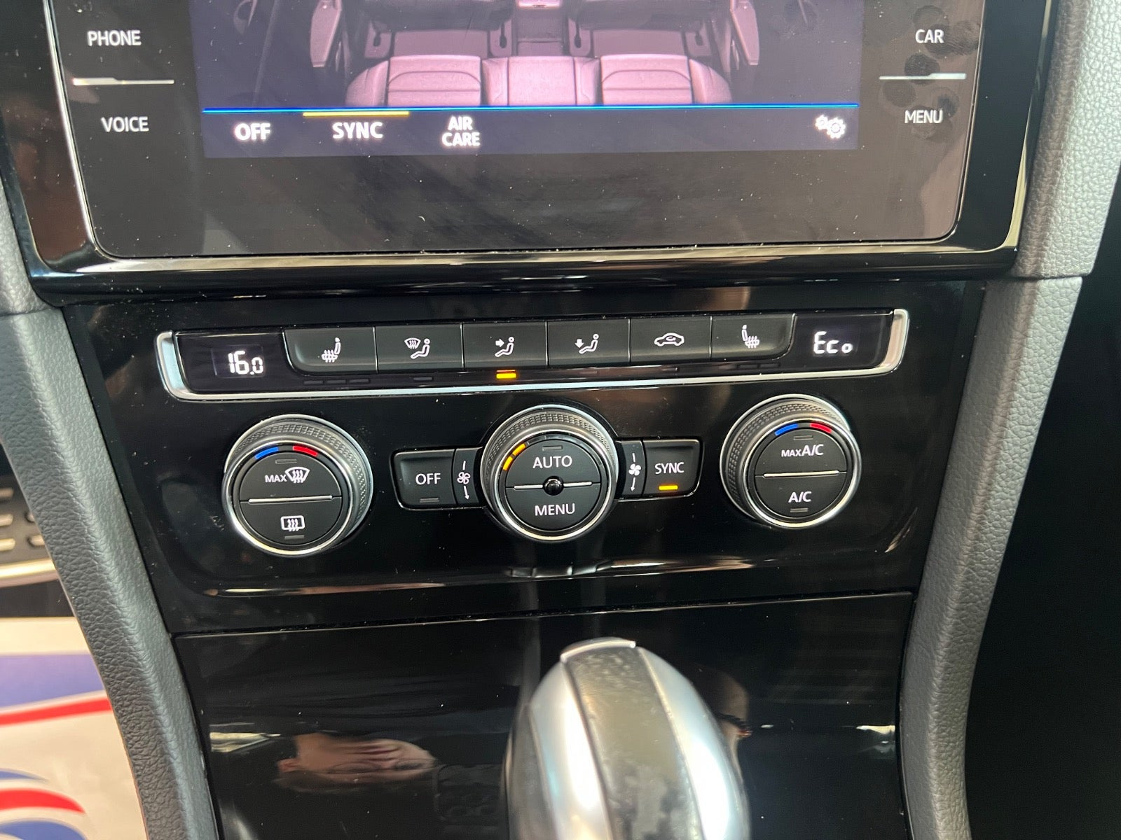Hvid VW Golf VII fra 2020