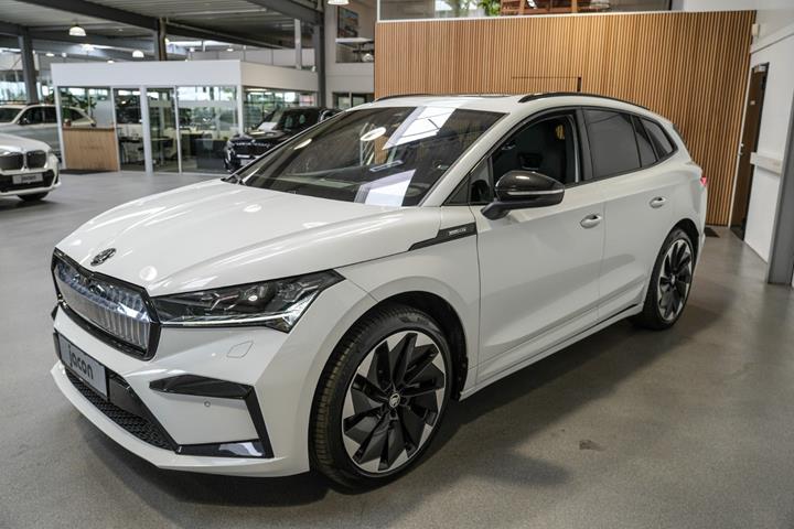 Hvid Skoda Enyaq fra 2023