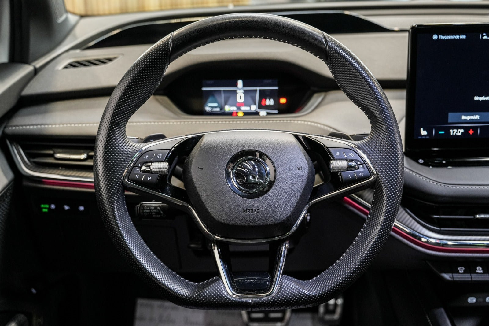 Hvid Skoda Enyaq fra 2023