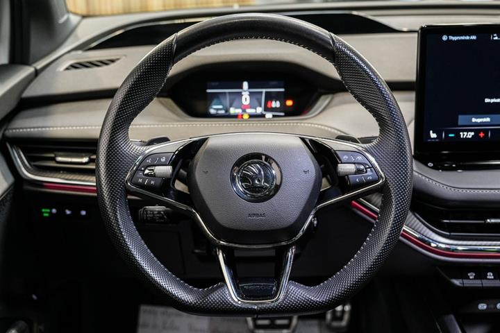Hvid Skoda Enyaq fra 2023