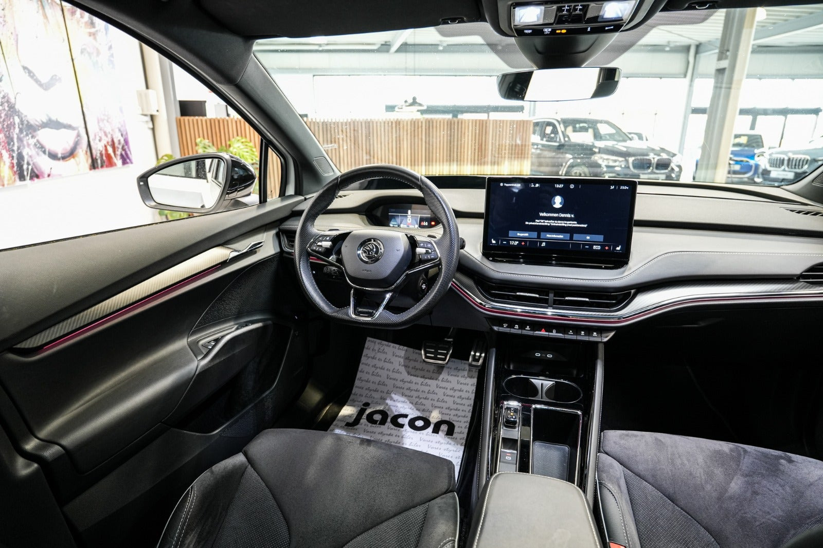 Hvid Skoda Enyaq fra 2023