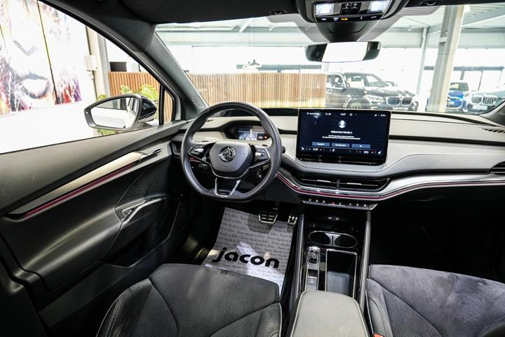 Hvid Skoda Enyaq fra 2023