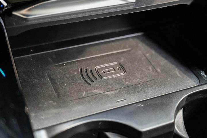 Grå BMW iX3 fra 2022