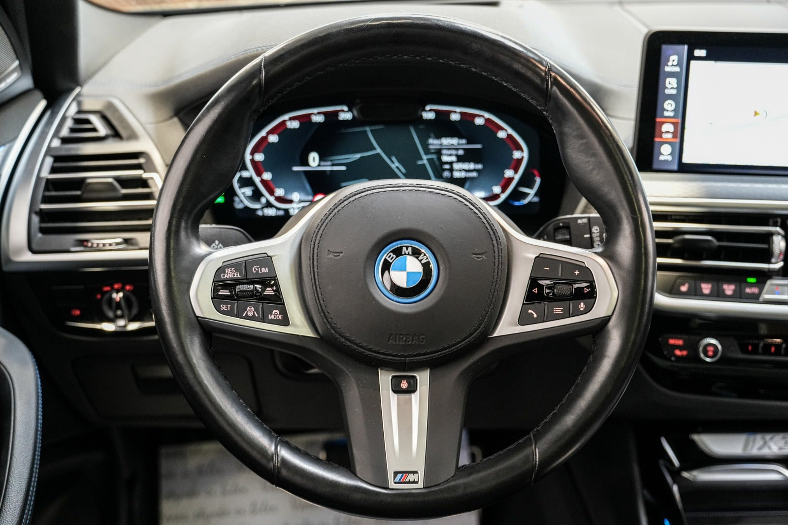 Grå BMW iX3 fra 2022