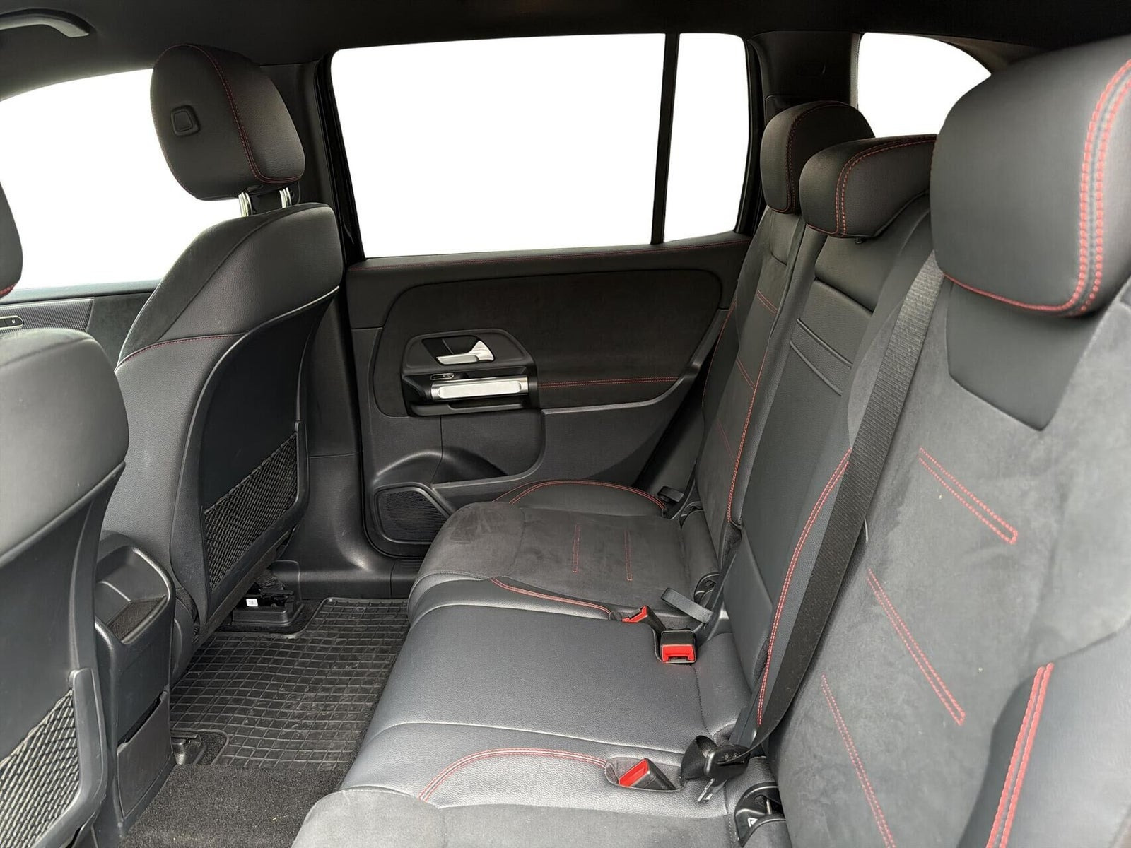 Sort Mercedes EQB250+ fra 2023