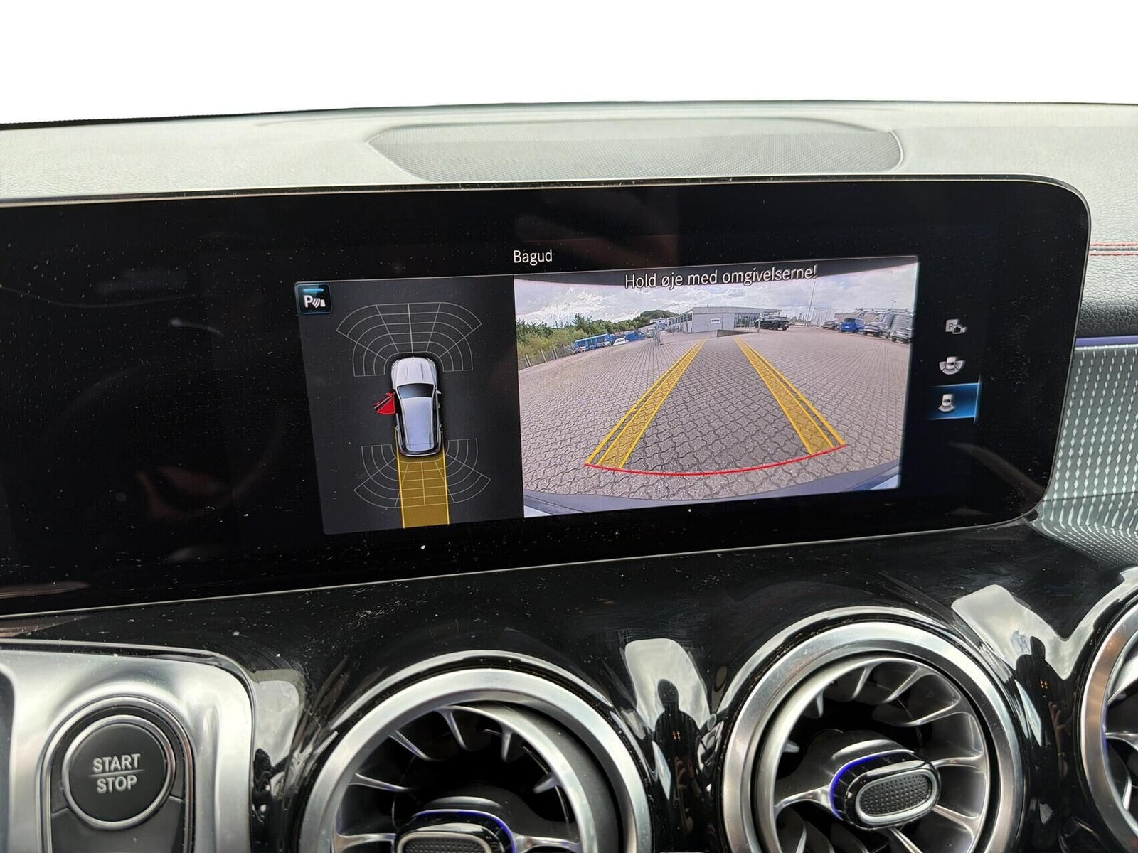 Sort Mercedes EQB250+ fra 2023