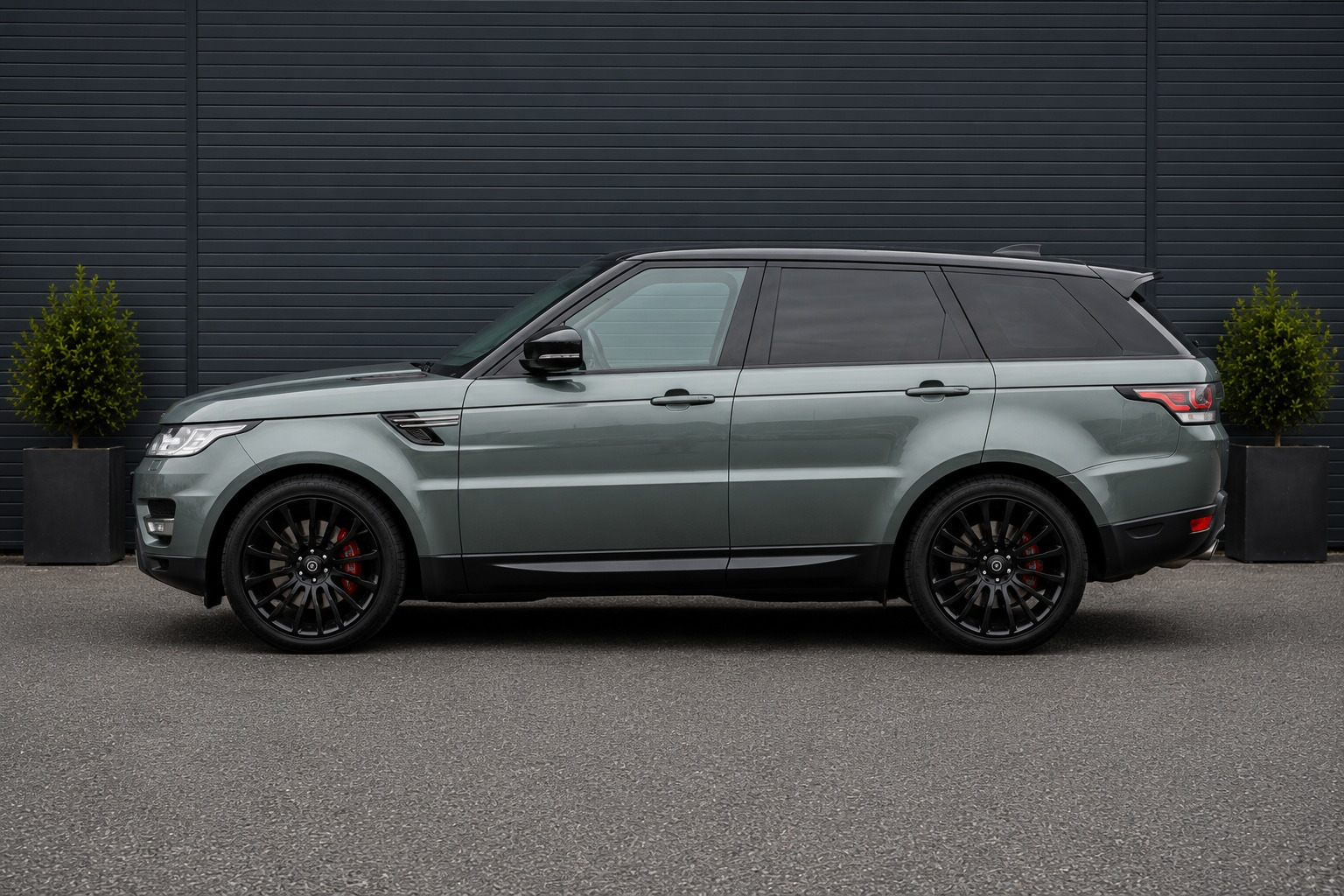 Grå Land Rover Range Rover sport fra 2013