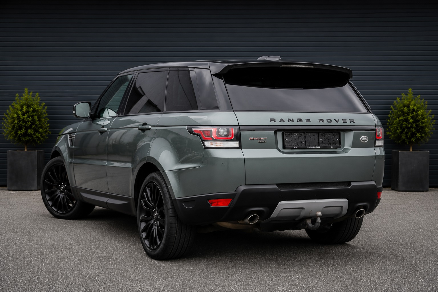 Grå Land Rover Range Rover sport fra 2013