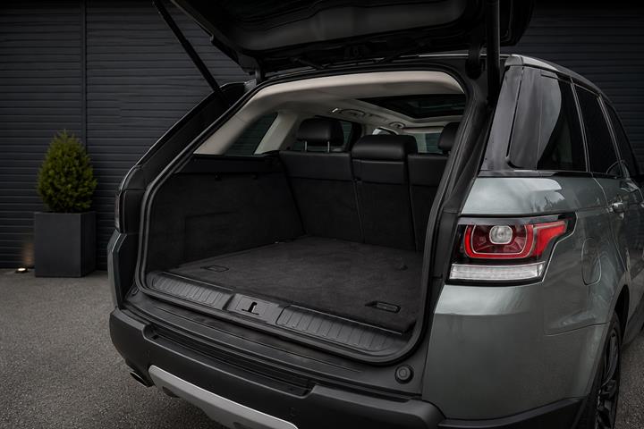 Grå Land Rover Range Rover sport fra 2013
