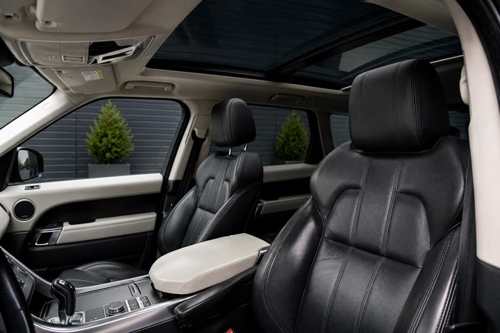 Grå Land Rover Range Rover sport fra 2013