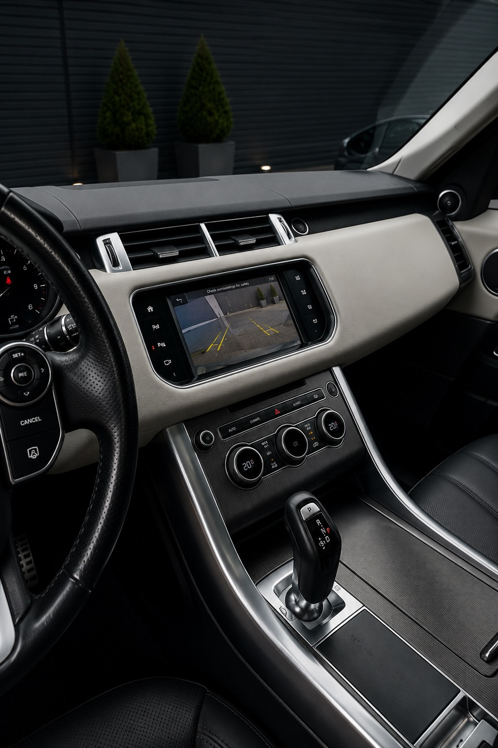 Grå Land Rover Range Rover sport fra 2013
