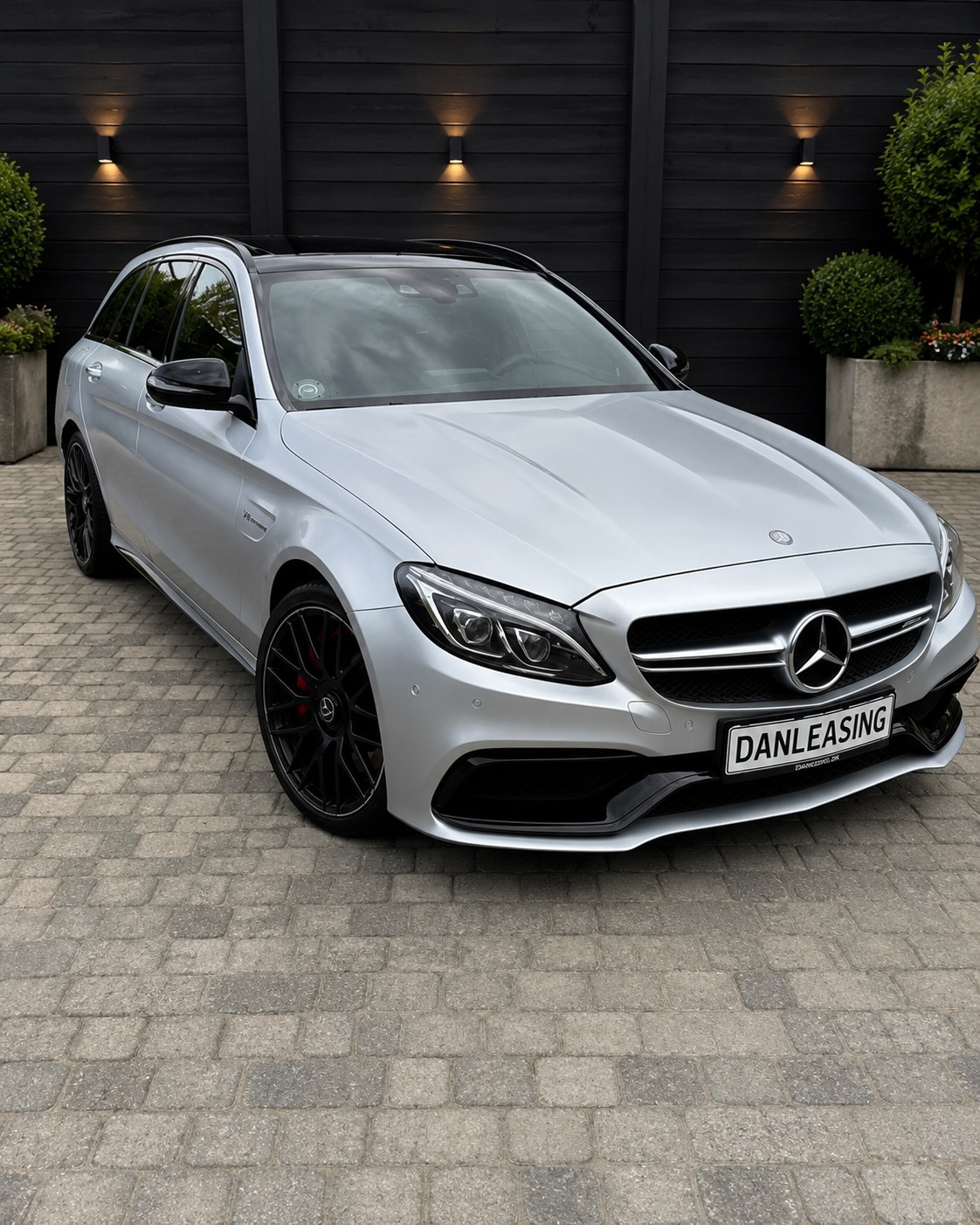 Grå Mercedes - fra 2016