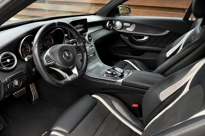 Grå Mercedes - fra 2016
