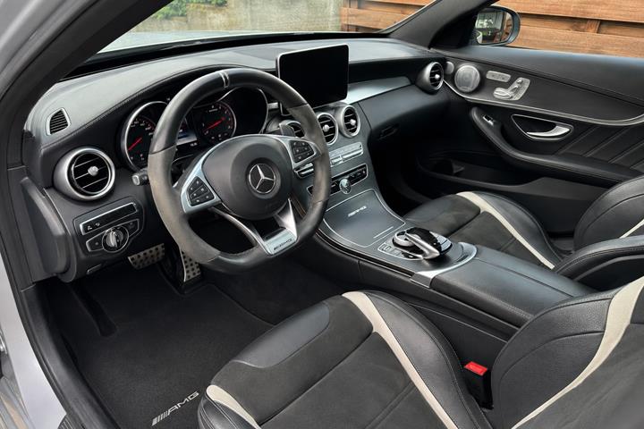 Grå Mercedes - fra 2016