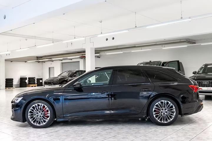 Sort Audi A 6 fra 2022