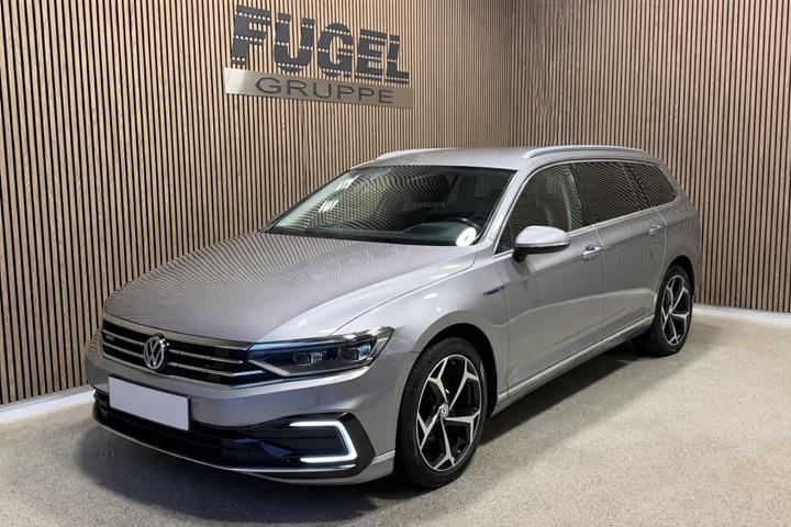 Sølv VW Passat fra 2020