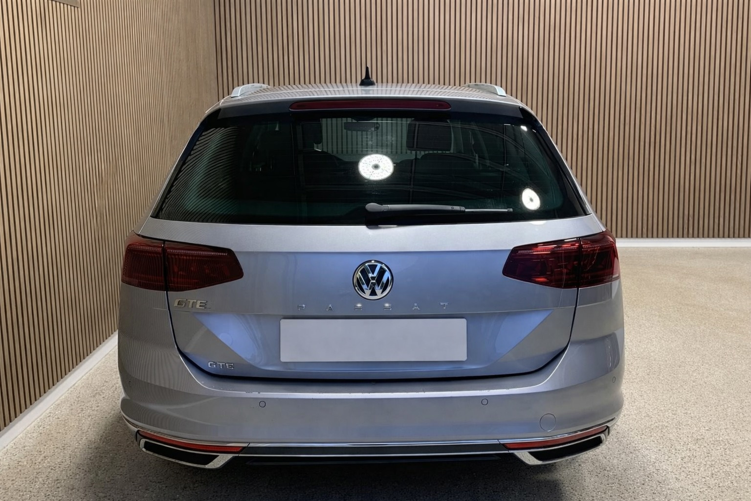 Sølv VW Passat fra 2020
