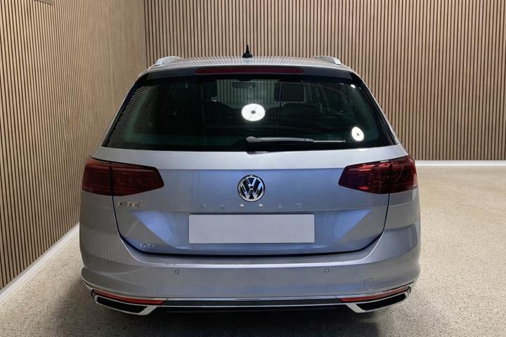 Sølv VW Passat fra 2020